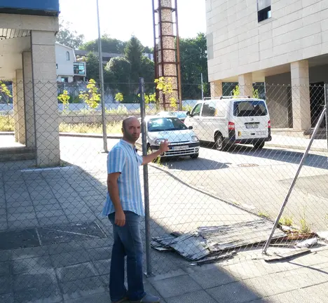 X. Carlos Gonz&aacute;lez na urbanizaci&oacute;n de Regojo